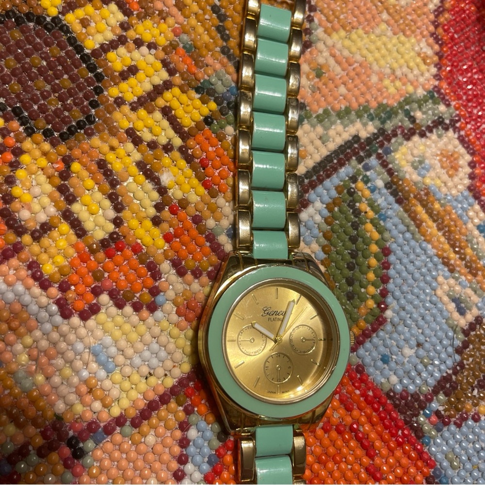 Geneva Gold and Mint Green Women's Watch (Not Running) - Picture 2 of 3